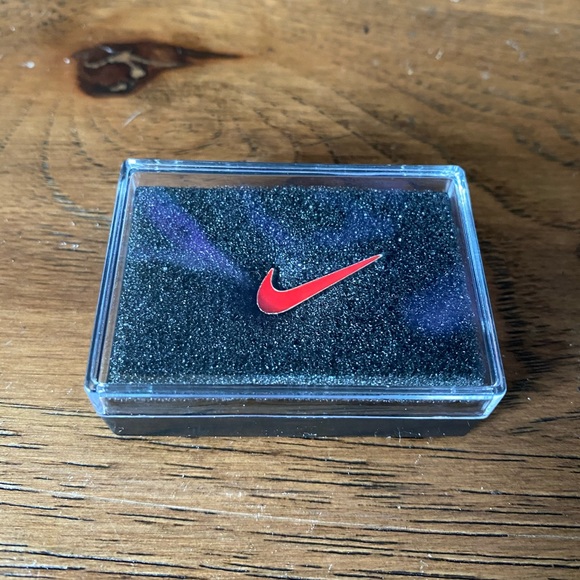 Nike swoosh pins - Picture 2 of 2